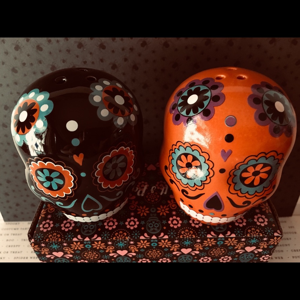 Halloween Black Orange Ceramic Sugar Skull Shakers - Picture 5 of 7